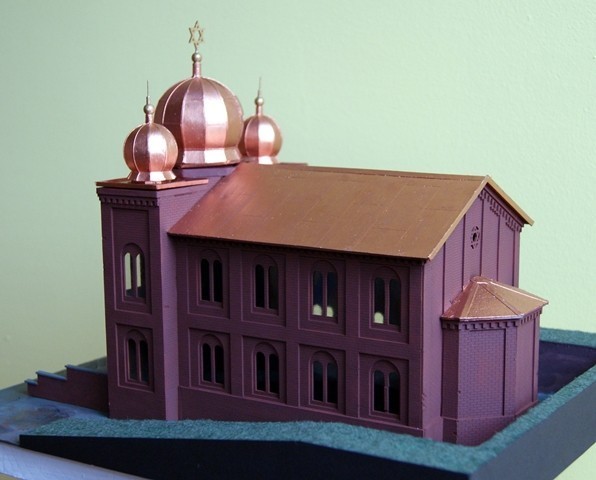 Ten piękny model wireckiej synagogi wykonał Jan Kołodziej