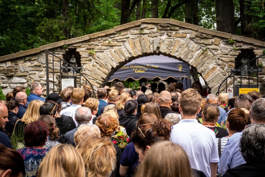 Koronawirus na pogrzebie ciotki Bułeckuli. 60 osób na kwarantannie