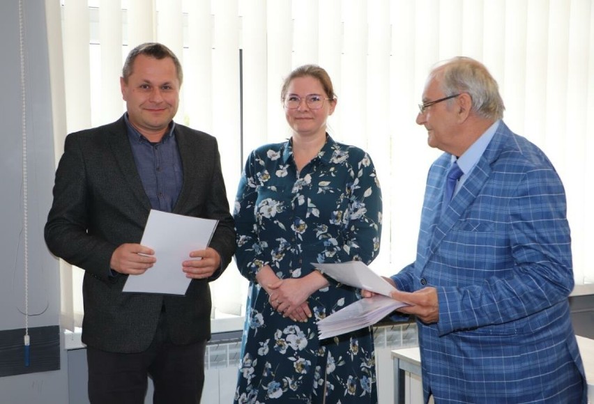 Radni gminy Blizanów i wójt Sławomir Musioł odebrali zaświadczenia o wyborze. ZDJĘCIA