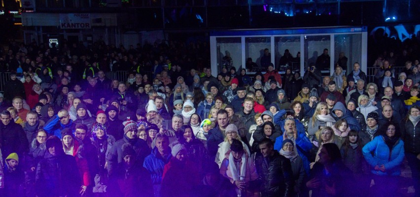 Tłumy zielonogórzan wspólnie witały Nowy Rok 2020 na placu...