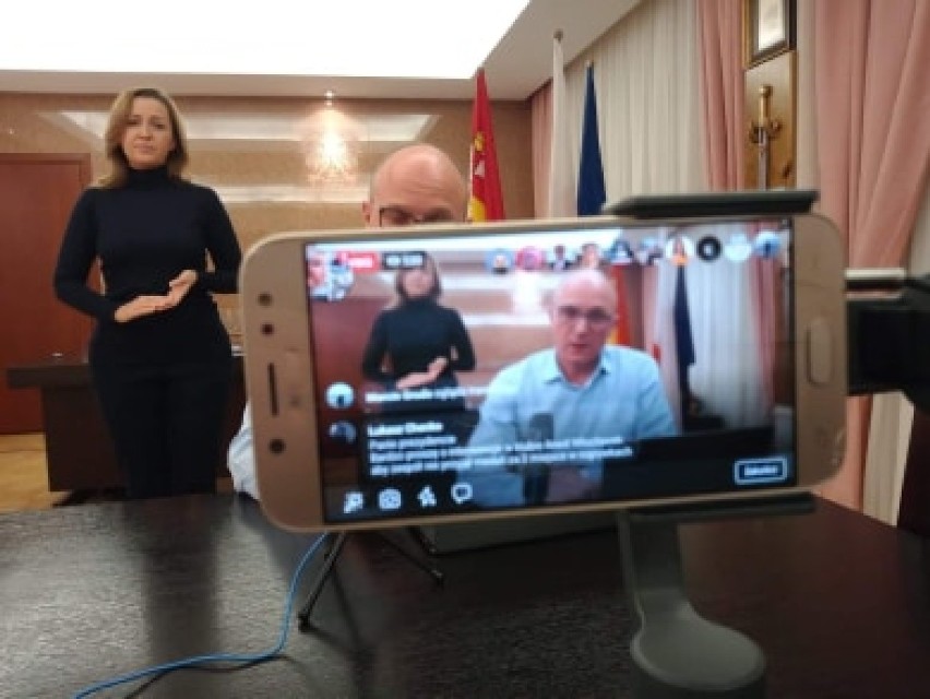 Prezydent Marek Wojtkowski odpowiadał na pytania mieszkańców Włocławka w sprawie koronawirusa [wideo] 