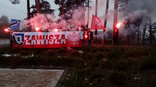 Ten pomnik - to replika monumentu z roku 1923 - odsłonięty został 5 stycznia 2012 roku. Z figurą Chrystusa i postacią rannego powstańca.