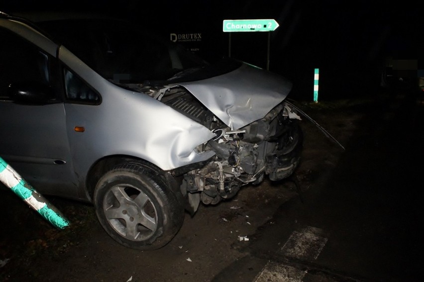 Zderzenie dwóch samochodów osobowych w Niestkowie