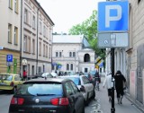 Kraków: parkowanie na Kazimierzu już płatne: jest luźniej, ale bez parkomatów