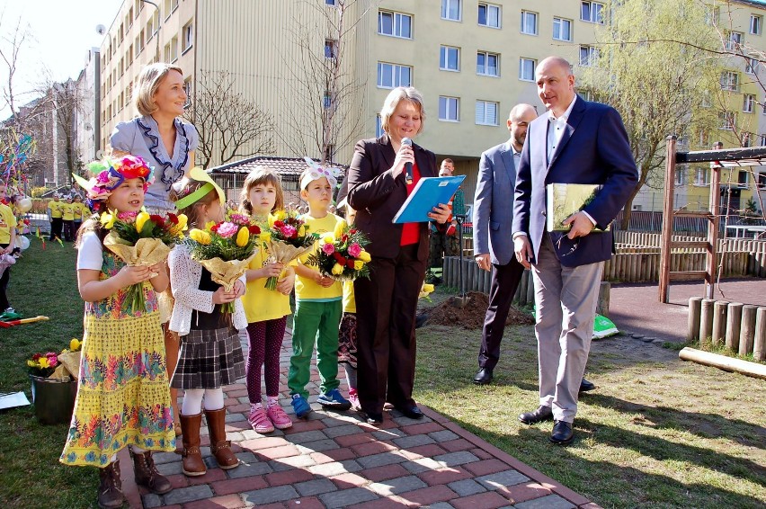 Dzieci z przedszkola „Mały Sportowiec" sadziły drzewa we Wrocławiu