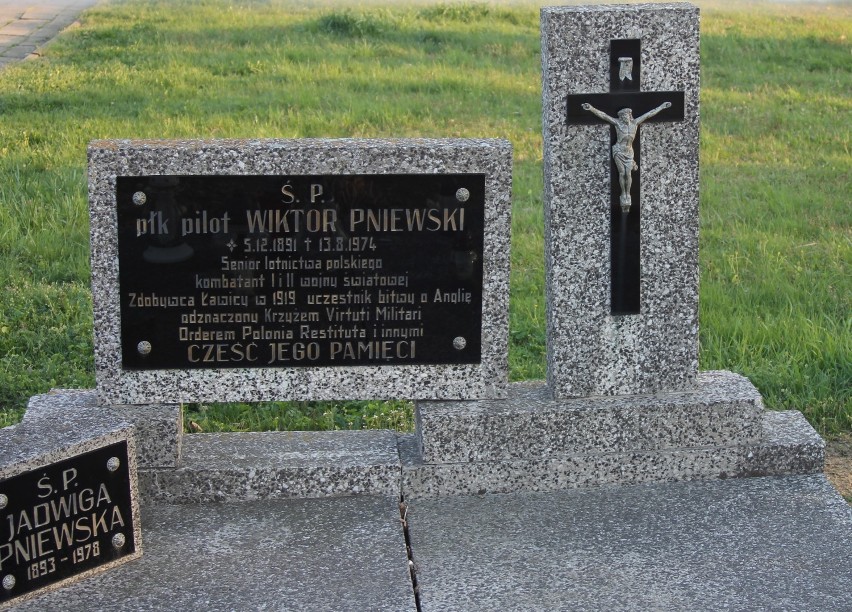 Płk Wiktor Pniewski razem z żoną spoczął na cmentarzu w...