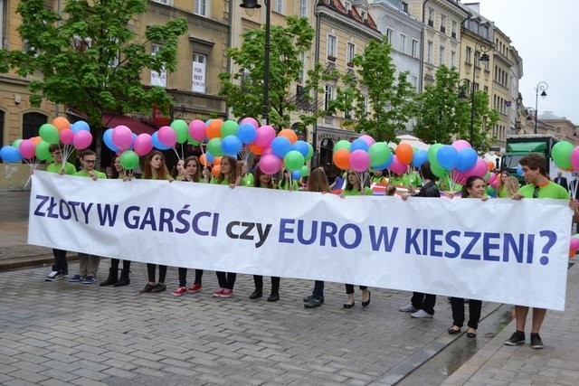 Członkowie SKE &quot;Młodzież dla Europy&quot; na Paradzie Schumana [ZDJĘCIA]