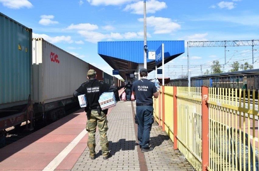 Terespol: papierosy na przemyt ukryte w lokomotywie