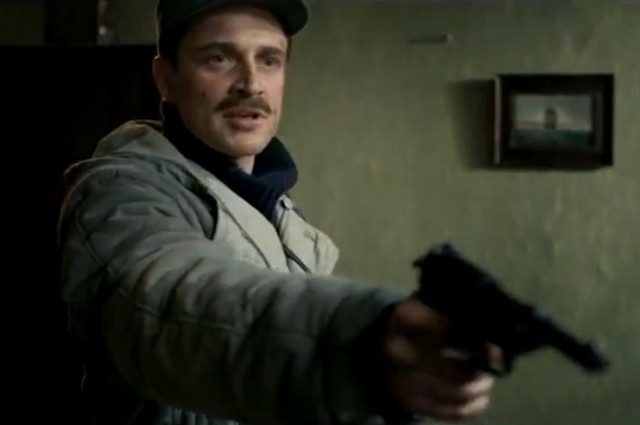 Kadr z filmu "Hans Kloss. Stawka większa niż śmierć"