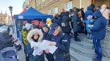 Kutnowscy policjanci przestrzegają uchodźców, by nie stali się ofiarami przestępstw 