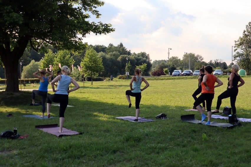 W Staszowie można poćwiczyć jogę, Pierwsze zajęcia cieszyły się dużą popularnością. Zobacz zdjęcia