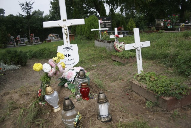 Dziewczynka została pochowana jako NN na cmentarzu w Szydłowie