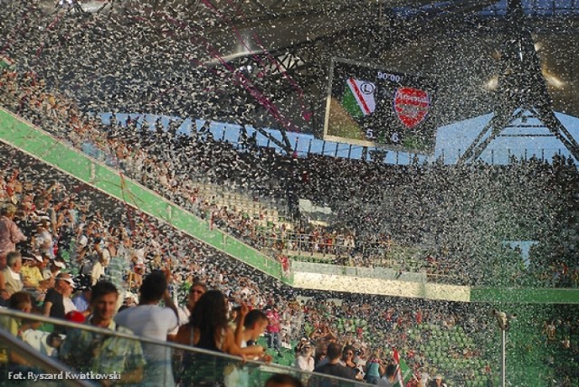 Wojewoda nie zamknął stadionu Legii