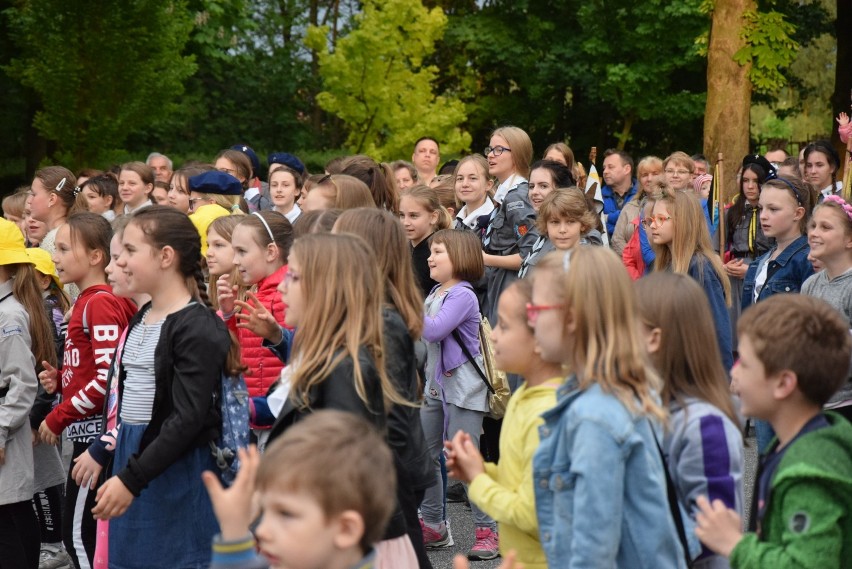Zagraj Barkę 2019. Mieszkańcy Kraśnika śpiewali, by uczcić rocznicę urodzin Jana Pawła II (ZDJĘCIA, WIDEO)