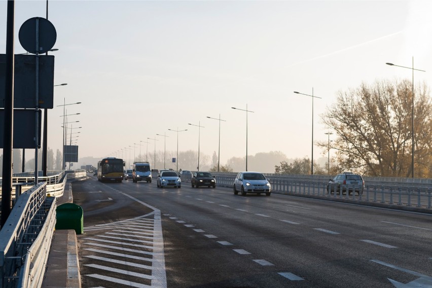 Ruch na Moście Łazienkowskim. 80 autobusów na godzinę i sto...