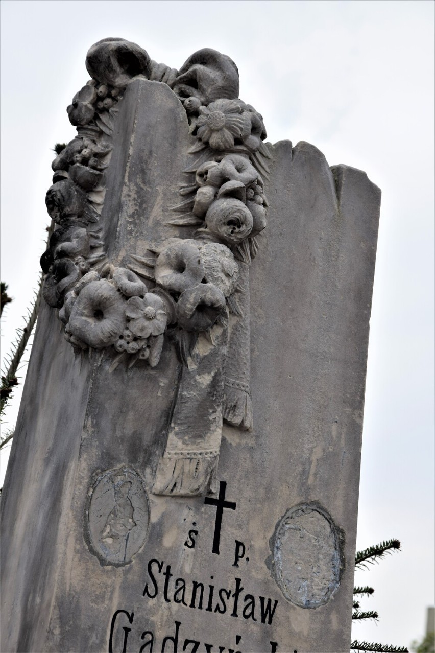 Cmentarz w Poddębicach. Nostalgiczny spacer po nekropolii ZDJĘCIA