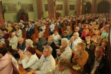 Stanisława Celińska w kościele pw. Wniebowzięcia Najświętszej Maryi Panny w Żarach. Występ obejrzały tłumy