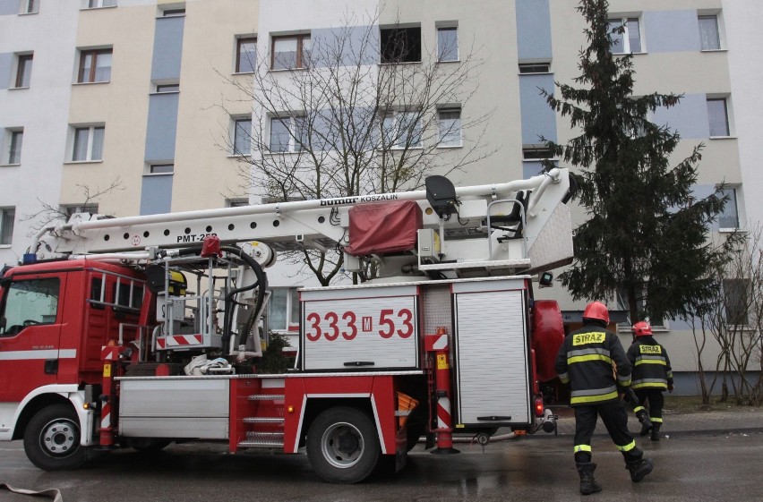 Ogień pojawił się w jednym z mieszkań na III piętrze bloku...