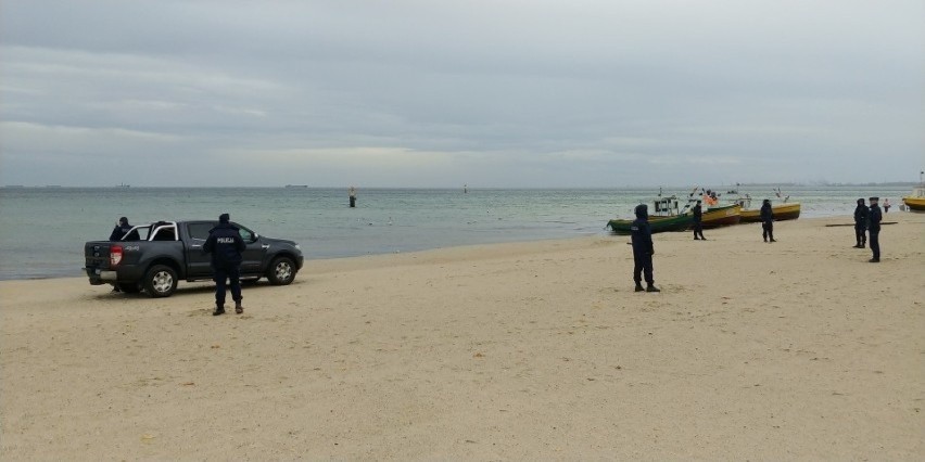 Poszukiwania na plaży przy Zatoce Gdańskiej