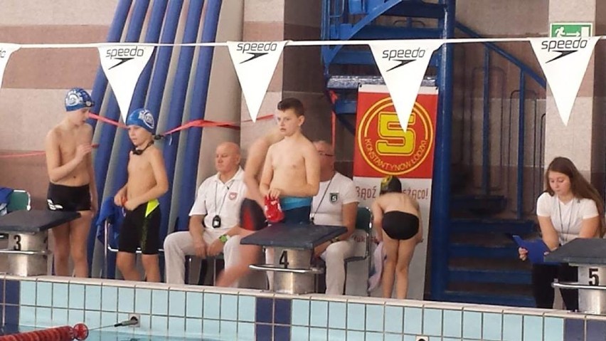 Udany start młodych pływaków Wodnika Łask [zdjęcia]