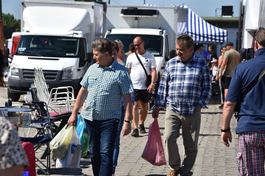 Tłumy na giełdzie w Sandomierzu! Świetna pogoda zachęciła kupujących. Byłeś? Zobacz, czy jesteś na zdjęciu!