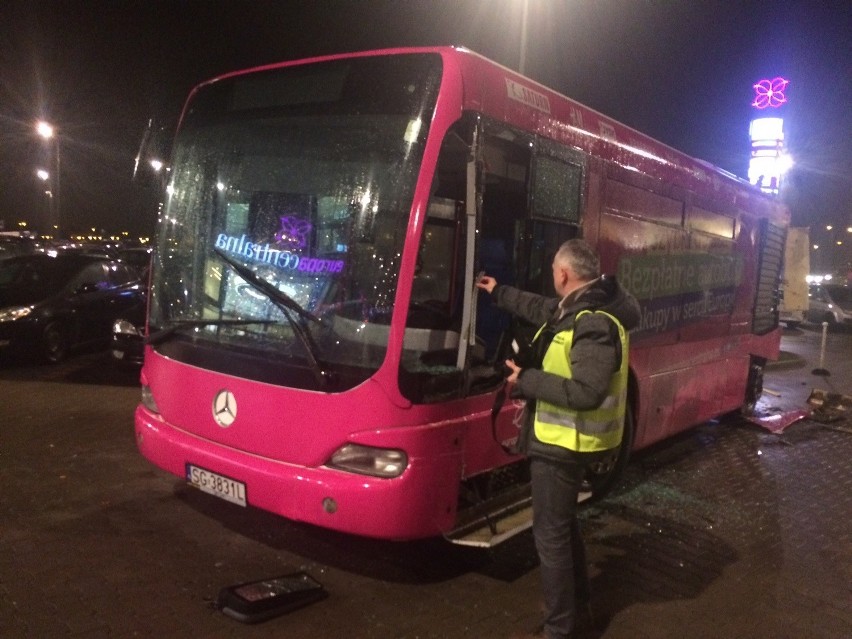 Autobus i ciężarówka zderzyły się na parkingu Europy Centralnej w Gliwicach [AKTUALIZACJA]