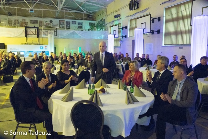 Stargardzki starosta Iwona Wiśniewska i prezydent Stargardu Rafał Zając wznieśli toast za współpracowników [foto, wideo]