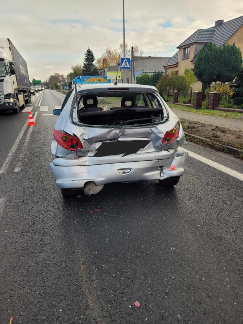 Zderzenie samochodu osobowego i ciężarówki w Rakoniewicach