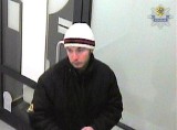 Poszukiwany mężczyzna podejrzewany o napad na bank w Gdańsku [ZDJĘCIA Z MONITORINGU]