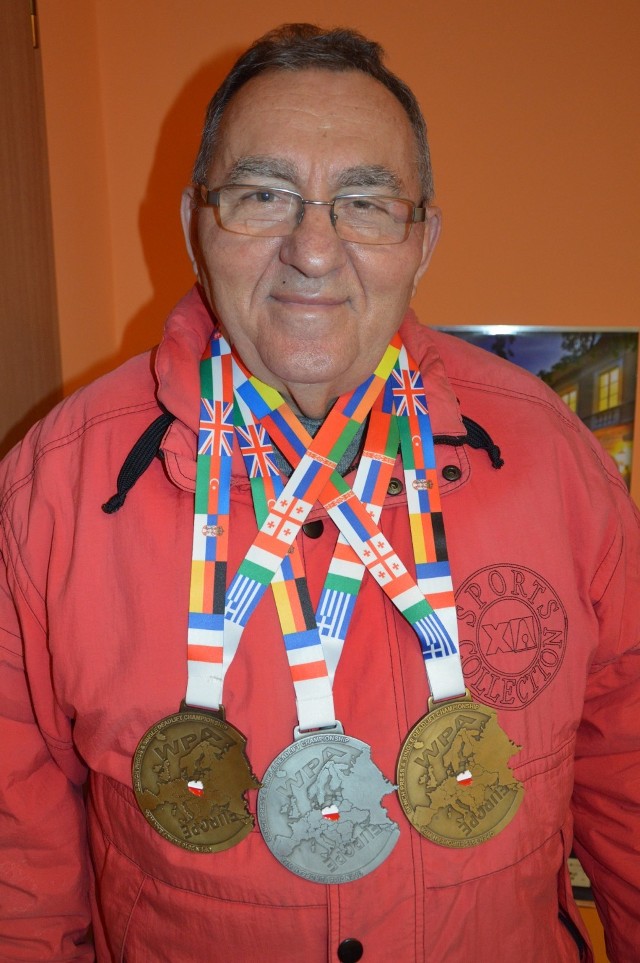 Tomaszowianin Mirosław Orłowski zdobył 2 tytuły mistrza świata i ustanowił nowy rekord globu w wyciskaniu sztangi
