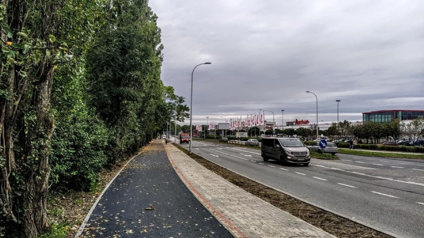 Ścieżka pieszo-rowerowa wzdłuż ul. Horoszkiewicza jest...