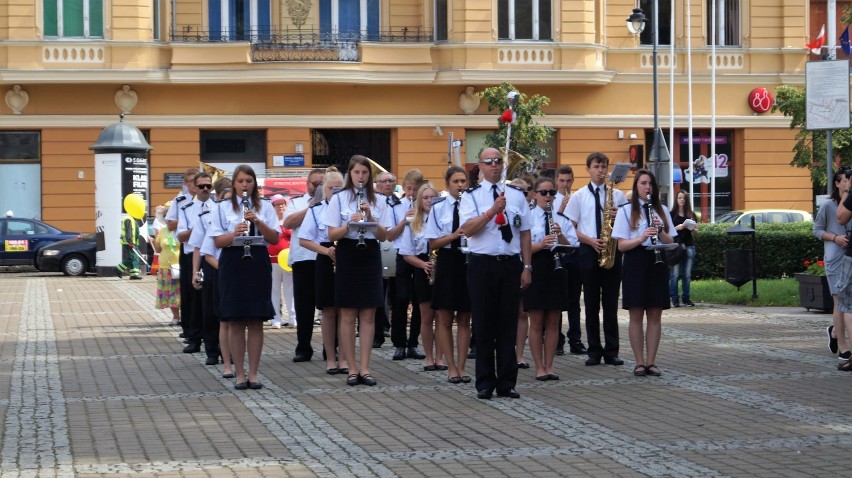 Kolorowy Marsz Kapeluszowy przeszedł ulicami Bydgoszczy [zdjęcia, wideo] 