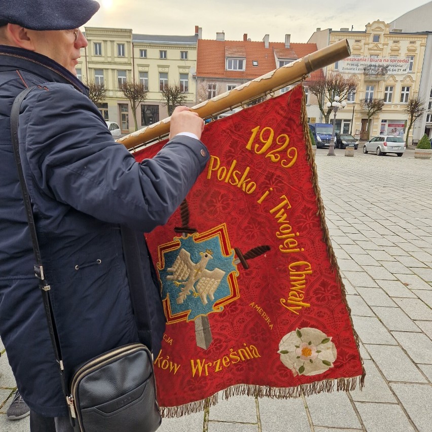 Nowa tablica na wrzesińskim rynku, zaginiony sztandar i generał Haller czyli 11 listopada 2022 roku we Wrześni [INFO, FOTO]