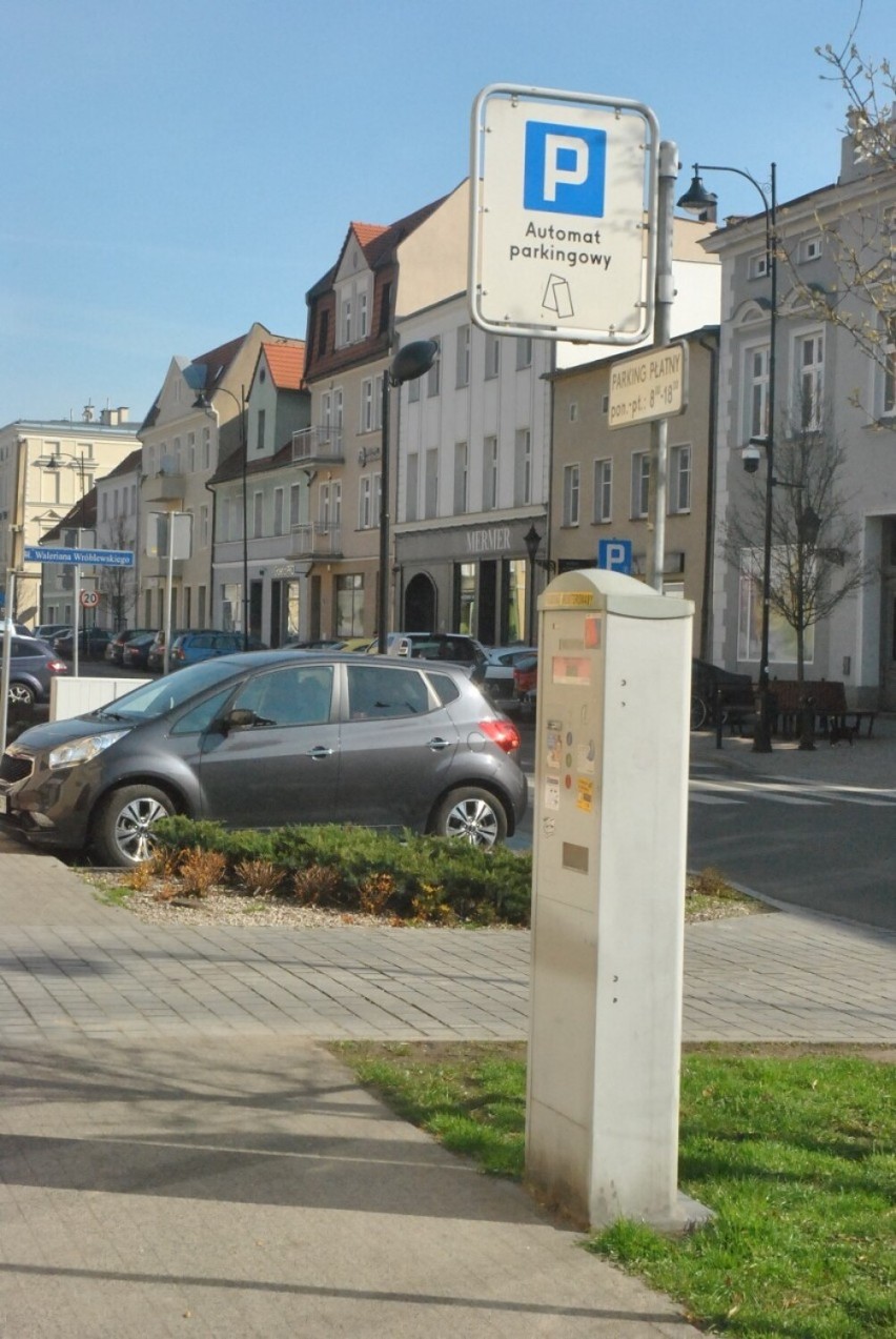 Miały być nowe parkomaty w Lesznie, ale pojawił się problem. Miasto nie podpisze umowy z jedyną firmą, która złożyła ofertę