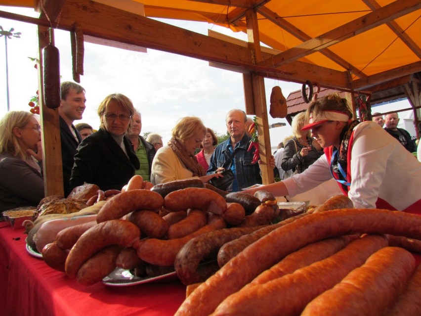 Pierwszy dzień Mixera Regionalnego pod Halą Sportową