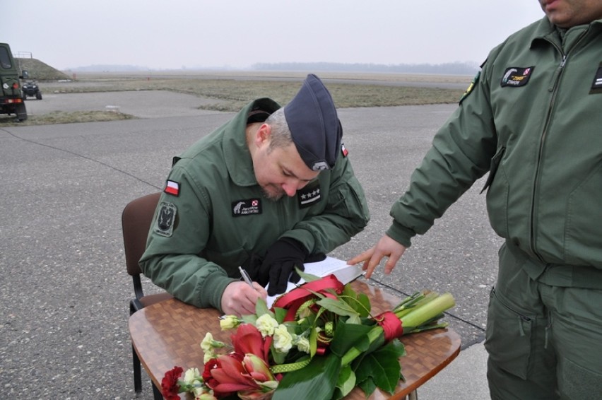 Pożegnanie kpt. Jarosława Ankowskiego, pilota 25. Brygady Kawalerii Powietrznej w Tomaszowie [ZDJĘCIA]
