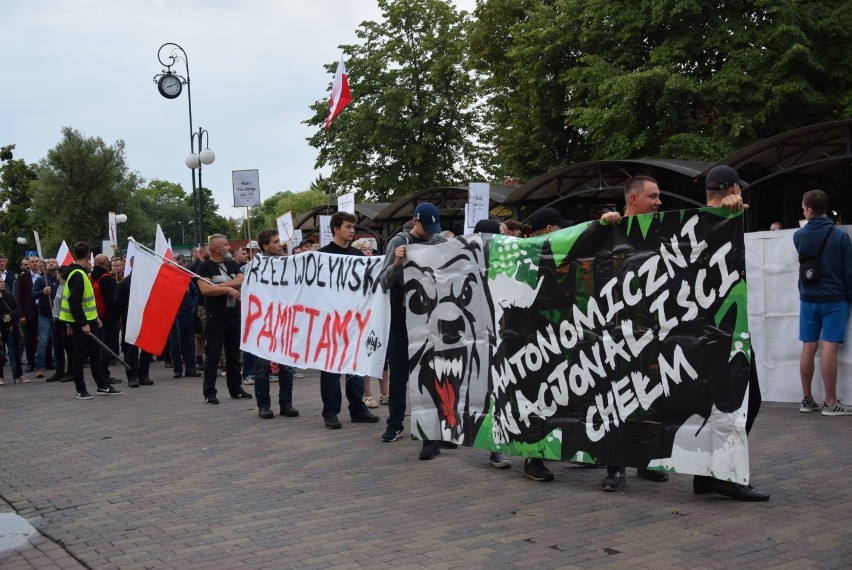 Chełm. Ulicami miasta przeszedł VII Marsz Pamięci o Ofiarach Rzezi Wołyńskiej (ZDJĘCIA)