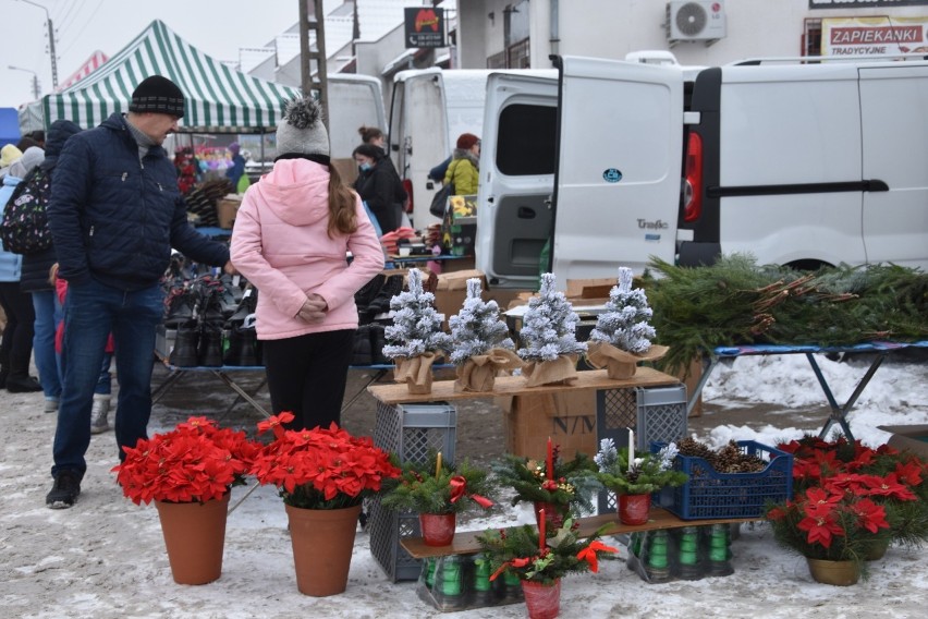 Na targowisko w Koronowie kupcy zjeżdżają liczniej w...