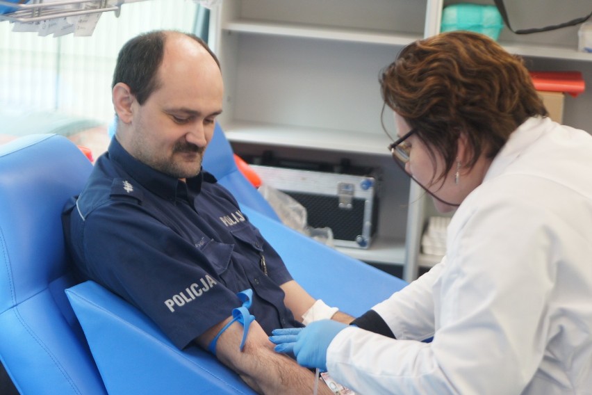 Policja w Kaliszu zorganizowała akcję krwiodawstwa. ZDJĘCIA