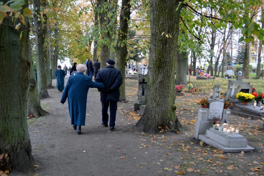 Człuchowskie cmentarze 1 listopada - zdjęcia