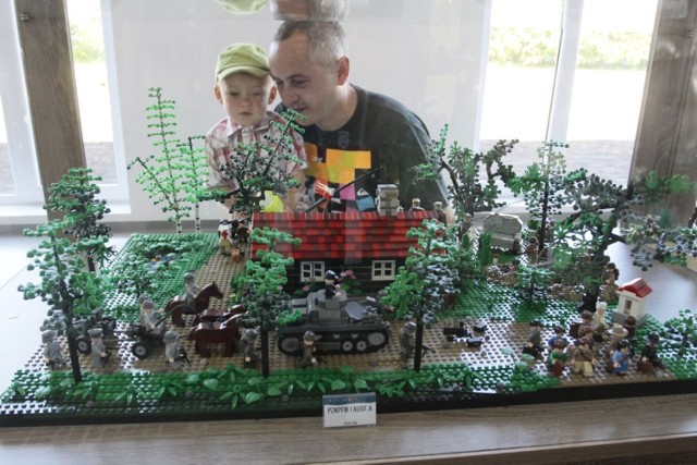 Kocham Bałtyk, Swarzewo - lądowanie ludzika jak z Lego i wystawa w muzeum - WIDEO