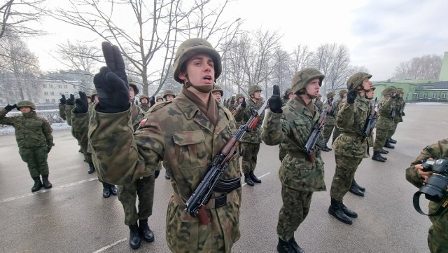 Elewi ślubowali wierną służbę ojczyźnie i walkę nawet wtedy, jeżeli będzie trzeba ponieść najwyższą ofiarę i poświęcić życie.