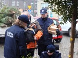 Poznań: Policjanci na Jeżycach przestrzegali przechodniów przed kieszonkowcami [ZDJĘCIA]