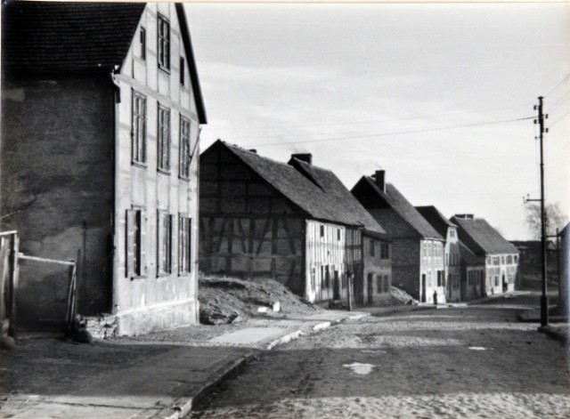 Konstanty Ludwikowski fotografował Strzelce Krajeńskie i okolicę w latach 50. i 60. minionego wieku. Zdjęcia przekazane przez Elżbietę Wilińską (z domu Ludwikowską) do dyspozycji Markowi Bidolowi z Urzędu Miasta w Strzelcach Krajeńskich.