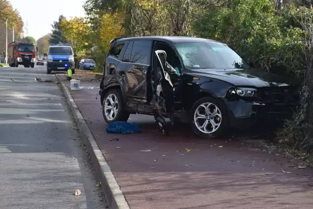 Wypadek na ulicy Wierzbowej w Pleszewie. Jechali do szpitala, bo dziecko traciło przytomność. Mieli wypadek na Wierzbowej
