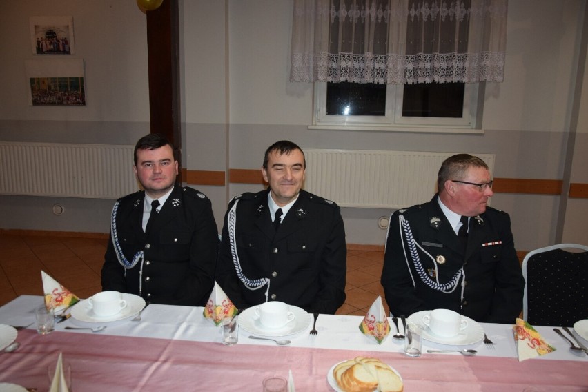 Strażacy z Gminy Zbąszyń, zasiedli przy wspólnym stole. Spotkanie opłatkowe OSP z Gminy Zbąszyń w Przyprostyni - 16.12.2022