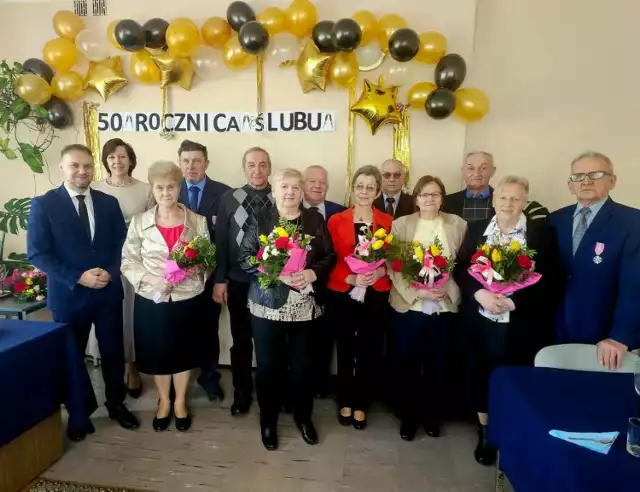 Za zgodność pożycia małżeńskiego jubilaci zostali odznaczeni przez Prezydenta RP Medalami za Długoletnie Pożycie Małżeńskie