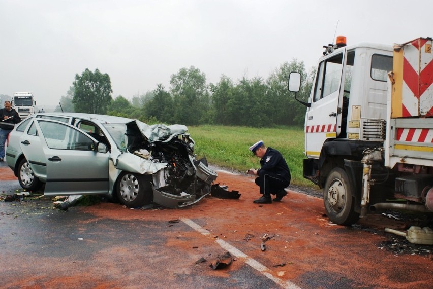 Tragiczny wypadek w Młogoszynie w powiecie kutnowskim [ZDJĘCIA]