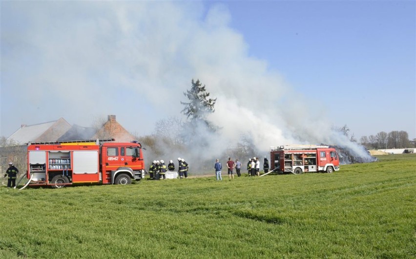 Pożar stogu siana i stodoły w Jerce w gminie Krzywiń