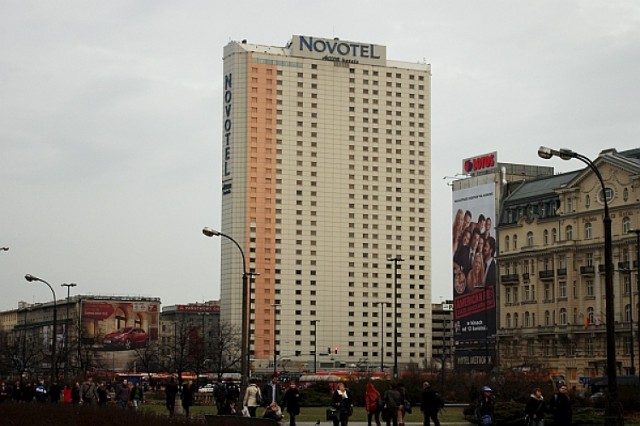 Hotel Novotel robi się "łososiowy"